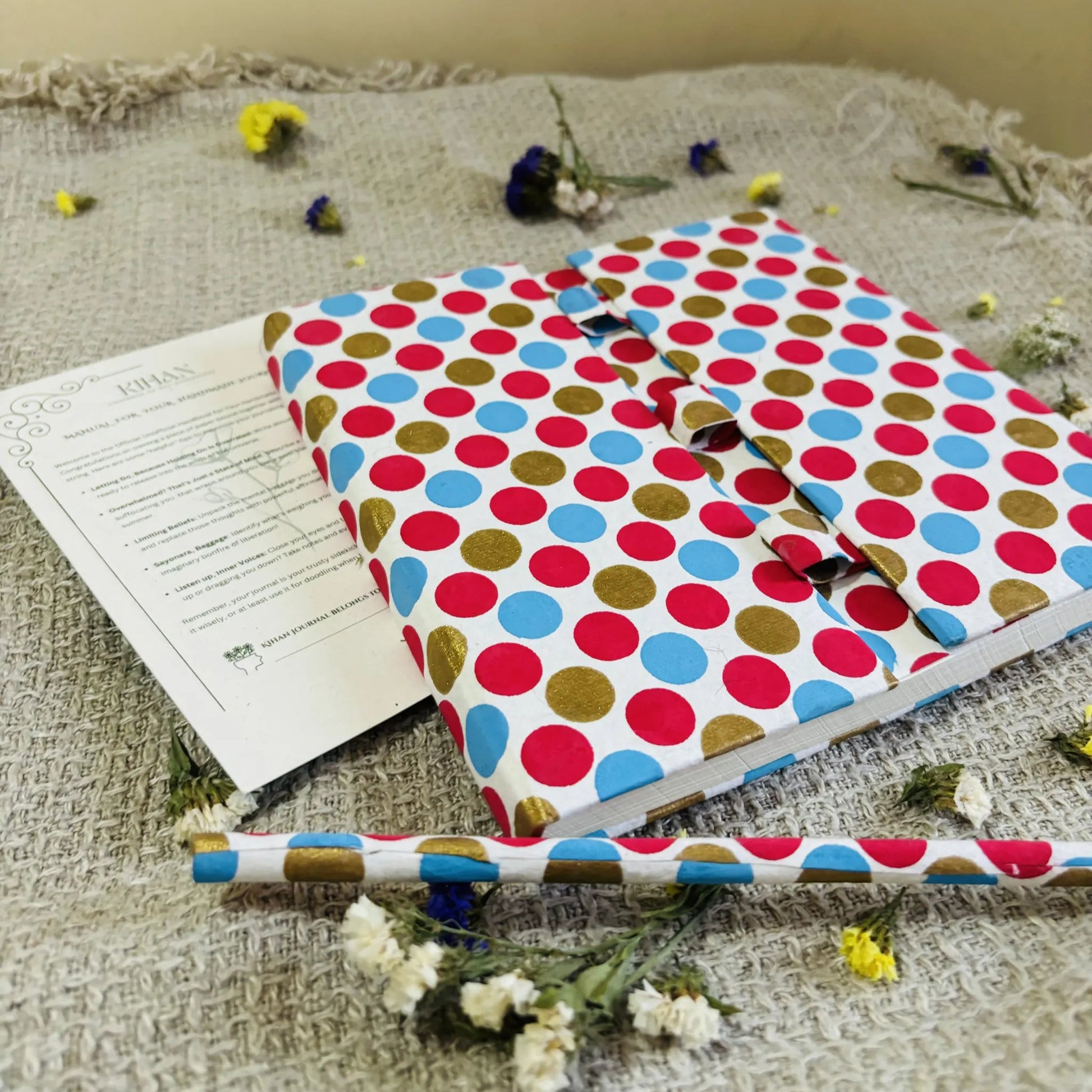 Handmade paper pen journal in pinkadoodle - pen view